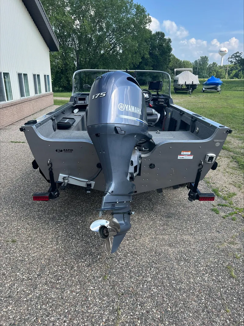 Slide: The Image of 2016 Crestliner Raptor 1850 boat with Yamaha 175 outboard motor. - 7