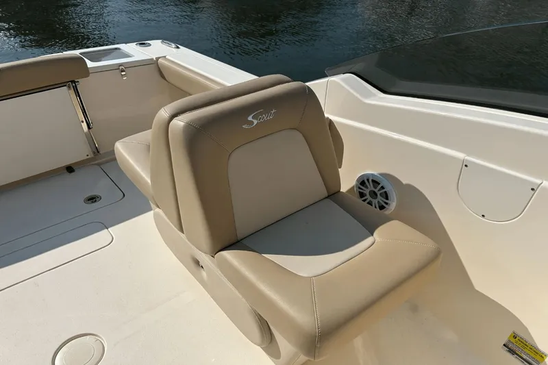 Slide: The Image of Scout 215 Dorado 2022 - 13