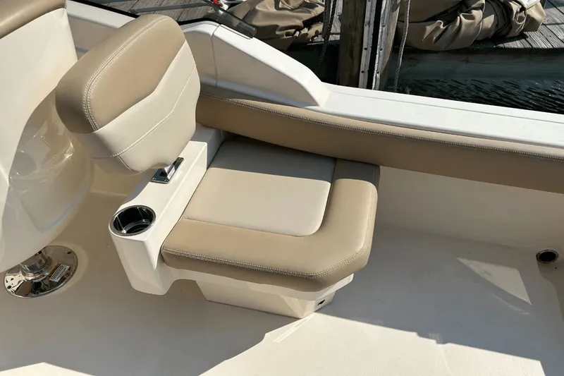 Slide: The Image of Scout 215 Dorado 2022 - 14