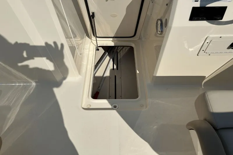 Slide: The Image of Scout 215 Dorado 2022 - 17
