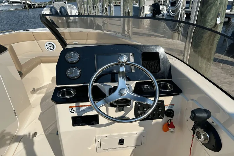 Slide: The Image of Scout 215 Dorado 2022 - 18