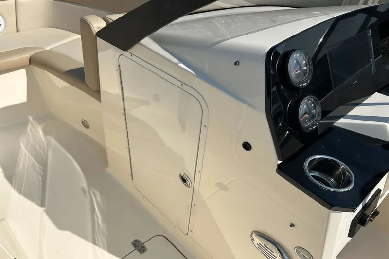 Slide: The Image of Scout 215 Dorado 2022 - 23