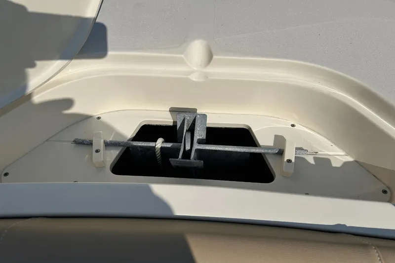 Slide: The Image of Scout 215 Dorado 2022 - 32