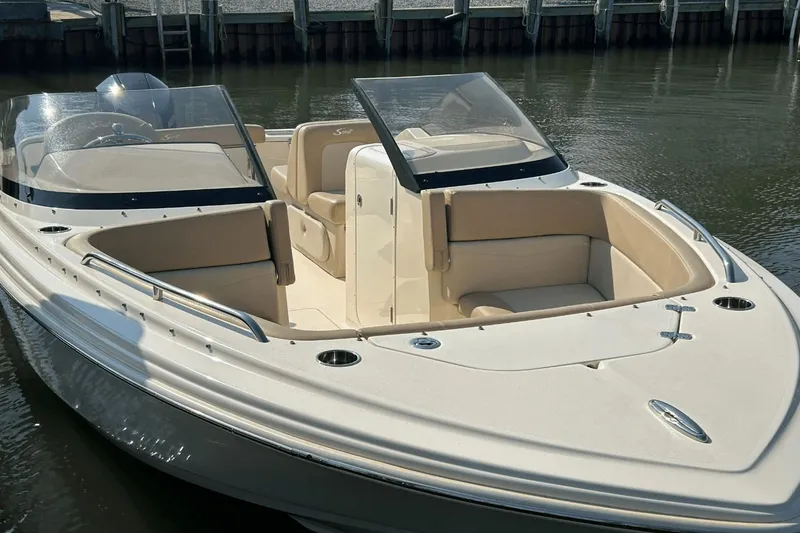 Slide: The Image of Scout 215 Dorado 2022 - 4