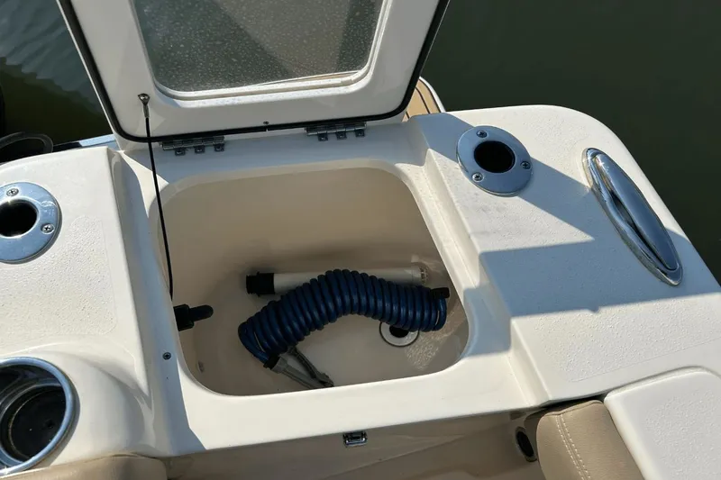 Slide: The Image of Scout 215 Dorado 2022 - 8