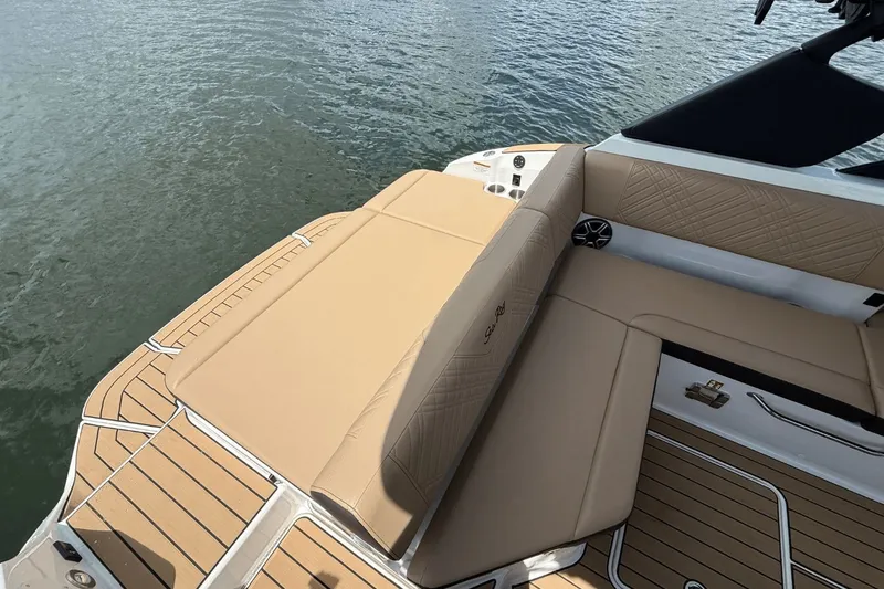 Slide: The Image of Sea Ray SDX 230 Surf 2026 - 9