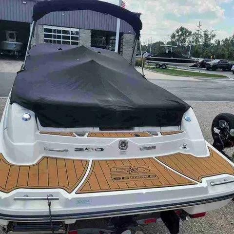 Slide: The Image of Sea Ray 250 SLX 2013 - 16