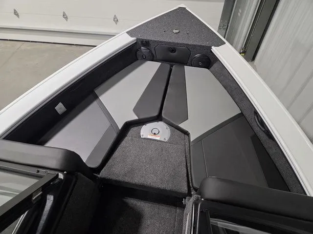 Slide: The Image of Lund 1875 Crossover XS 2026 - 25