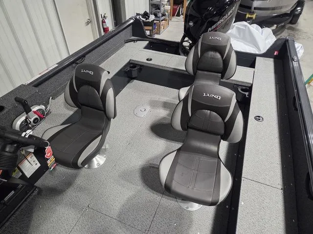 Slide: The Image of Lund 1800 Explorer SS 2026 - 10