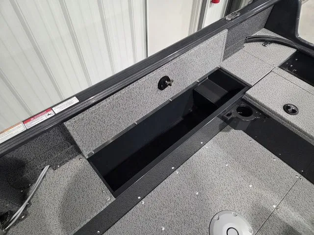 Slide: The Image of Lund 1800 Explorer SS 2026 - 11