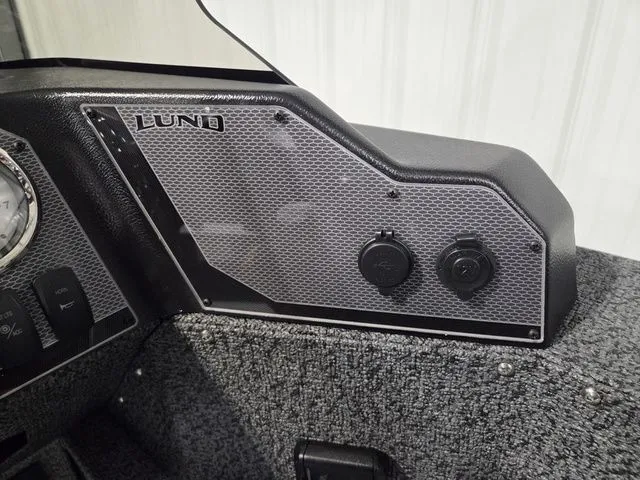 Slide: The Image of Lund 1800 Explorer SS 2026 - 16