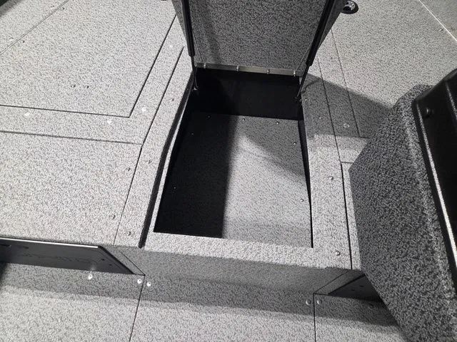 Slide: The Image of Lund 1800 Explorer SS 2026 - 20