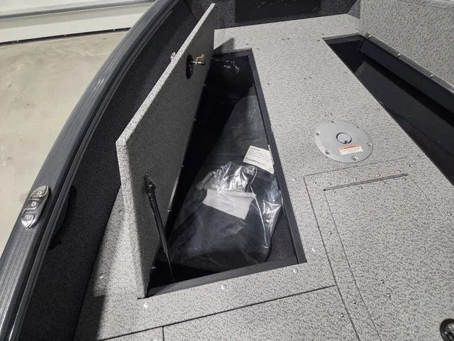 Slide: The Image of Lund 1800 Explorer SS 2026 - 21