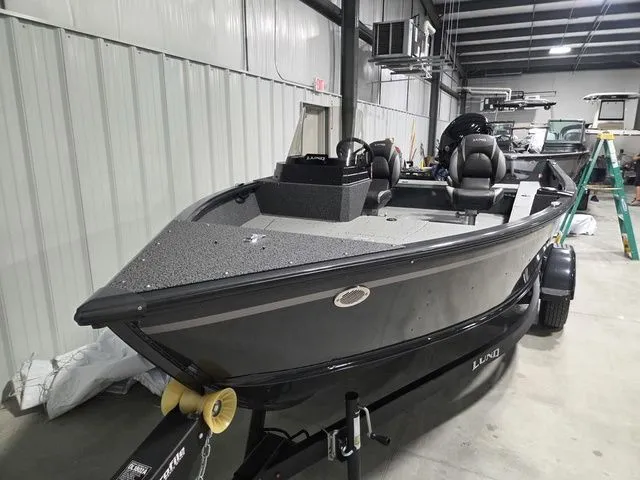 Slide: The Image of Lund 1800 Explorer SS 2026 - 3