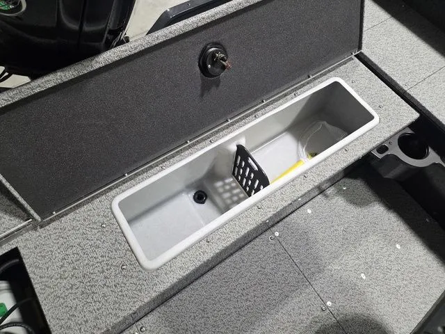 Slide: The Image of Lund 1800 Explorer SS 2026 - 9