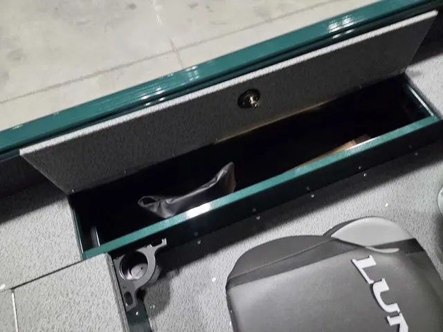 Slide: The Image of Lund 1800 Explorer Sport 2026 - 10