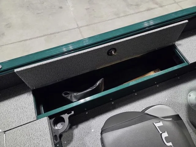 Slide: The Image of Lund 1800 Explorer Sport 2026 - 11