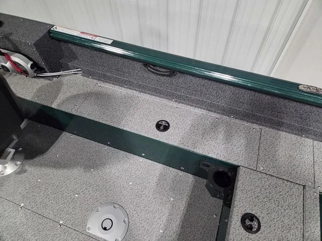 Slide: The Image of Lund 1800 Explorer Sport 2026 - 12