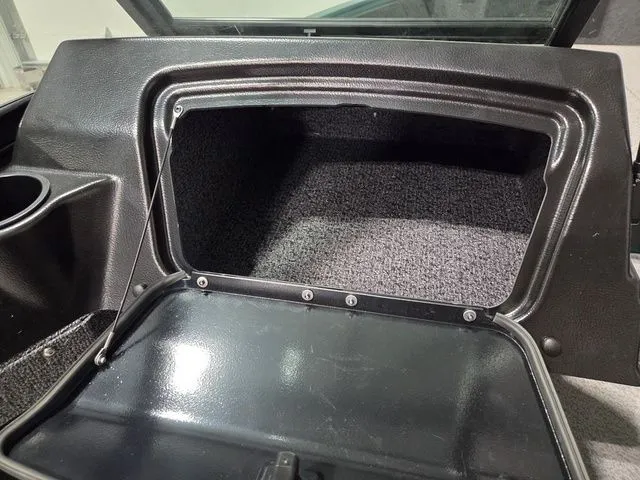 Slide: The Image of Lund 1800 Explorer Sport 2026 - 15