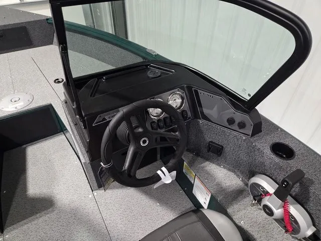 Slide: The Image of Lund 1800 Explorer Sport 2026 - 17