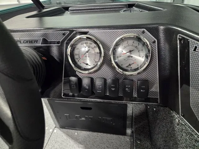 Slide: The Image of Lund 1800 Explorer Sport 2026 - 18