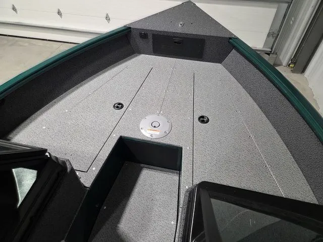 Slide: The Image of Lund 1800 Explorer Sport 2026 - 22