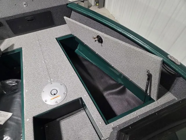 Slide: The Image of Lund 1800 Explorer Sport 2026 - 23