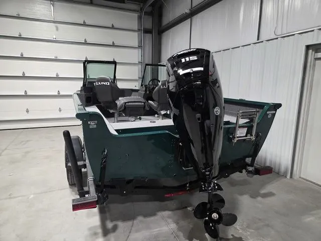 Slide: The Image of Lund 1800 Explorer Sport 2026 - 4