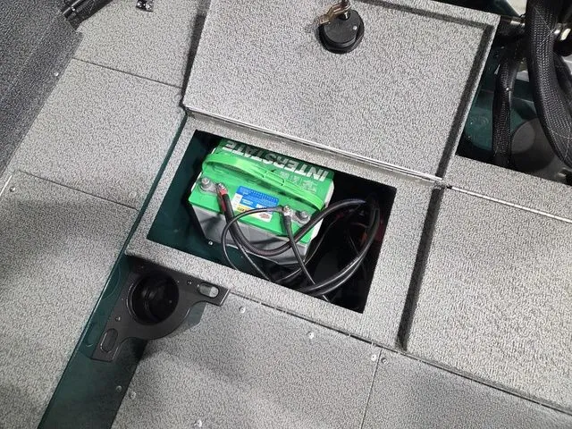 Slide: The Image of Lund 1800 Explorer Sport 2026 - 8