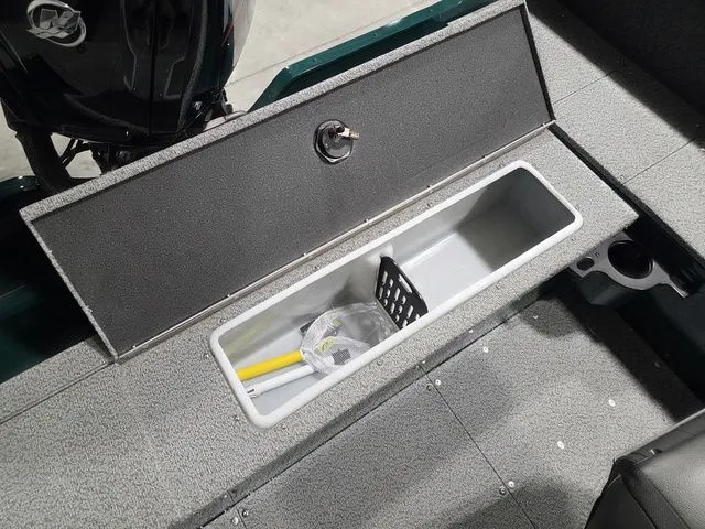 Slide: The Image of Lund 1800 Explorer Sport 2026 - 9