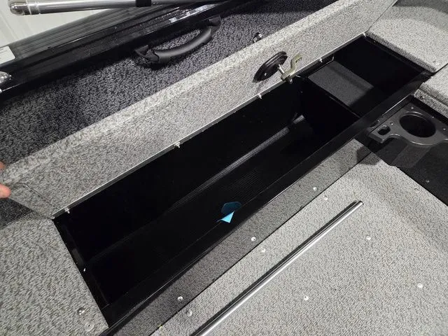 Slide: The Image of Lund 1800 Explorer Sport 2026 - 11