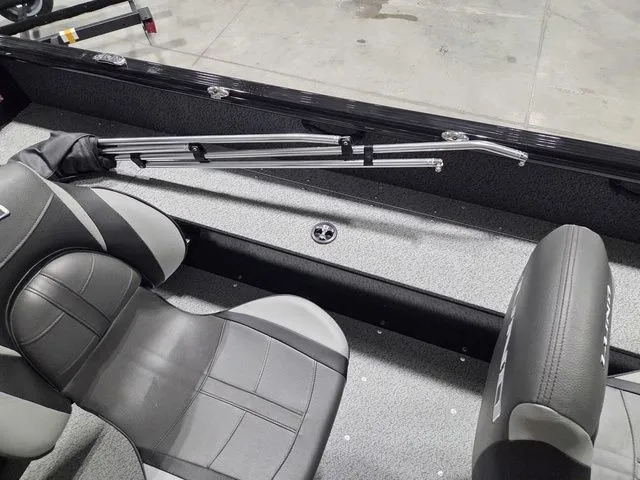 Slide: The Image of Lund 1800 Explorer Sport 2026 - 12