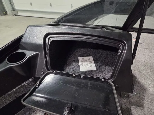 Slide: The Image of Lund 1800 Explorer Sport 2026 - 16