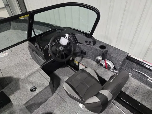 Slide: The Image of Lund 1800 Explorer Sport 2026 - 18