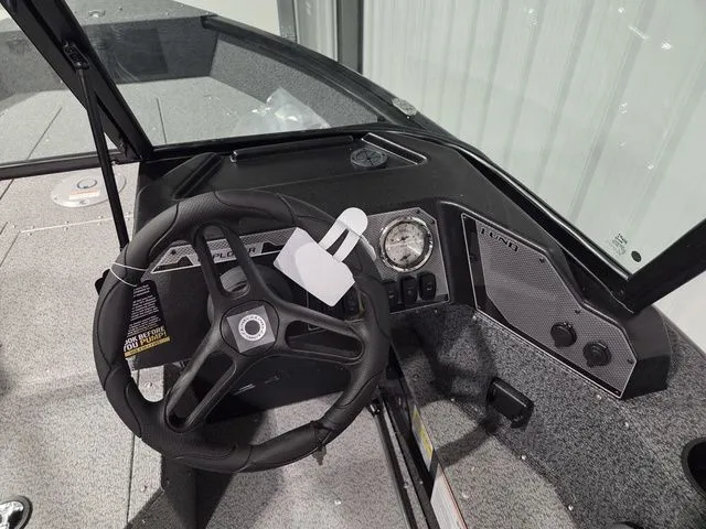 Slide: The Image of Lund 1800 Explorer Sport 2026 - 19