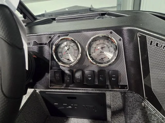 Slide: The Image of Lund 1800 Explorer Sport 2026 - 20