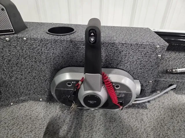 Slide: The Image of Lund 1800 Explorer Sport 2026 - 22