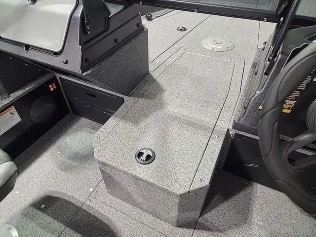 Slide: The Image of Lund 1800 Explorer Sport 2026 - 24