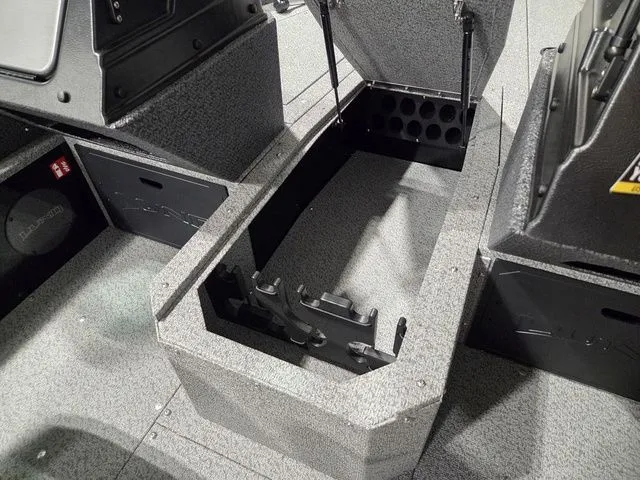 Slide: The Image of Lund 1800 Explorer Sport 2026 - 25