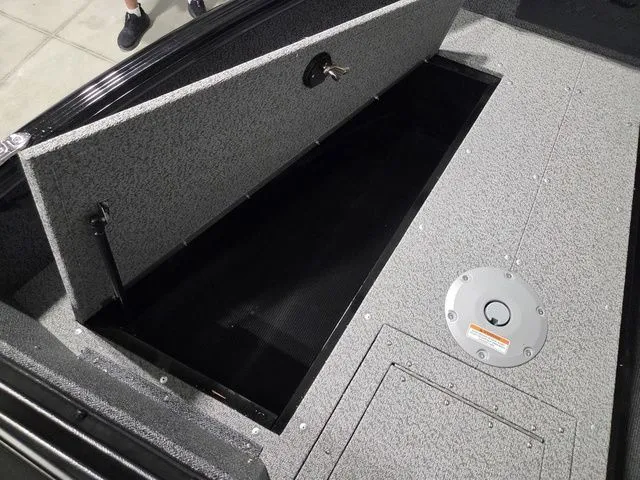 Slide: The Image of Lund 1800 Explorer Sport 2026 - 28