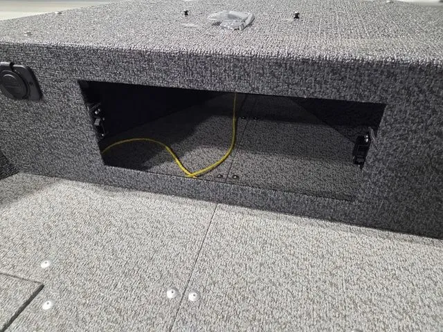 Slide: The Image of Lund 1800 Explorer Sport 2026 - 30