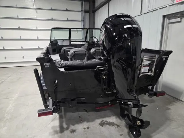 Slide: The Image of Lund 1800 Explorer Sport 2026 - 4