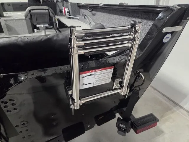 Slide: The Image of Lund 1800 Explorer Sport 2026 - 5