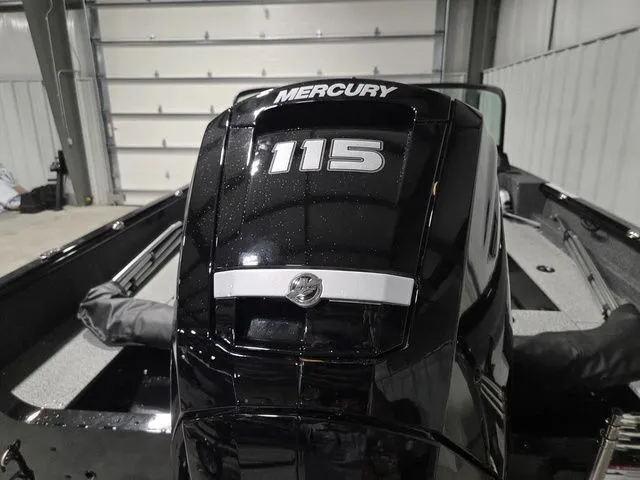 Slide: The Image of Lund 1800 Explorer Sport 2026 - 6