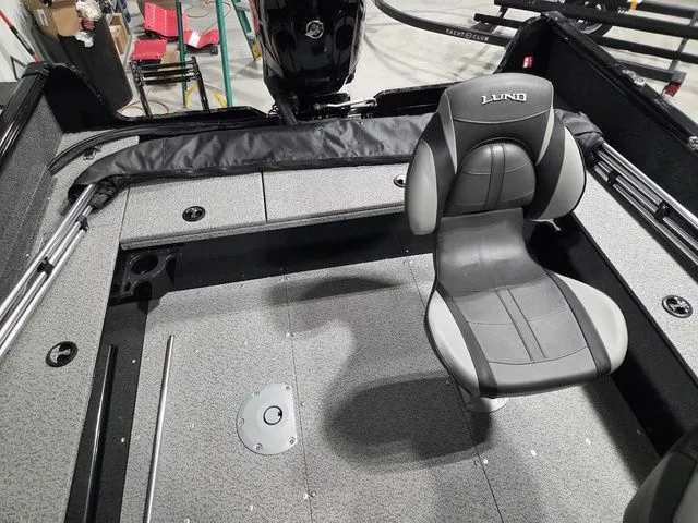 Slide: The Image of Lund 1800 Explorer Sport 2026 - 7