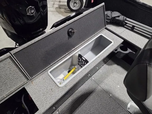 Slide: The Image of Lund 1800 Explorer Sport 2026 - 8