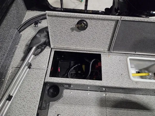 Slide: The Image of Lund 1800 Explorer Sport 2026 - 9