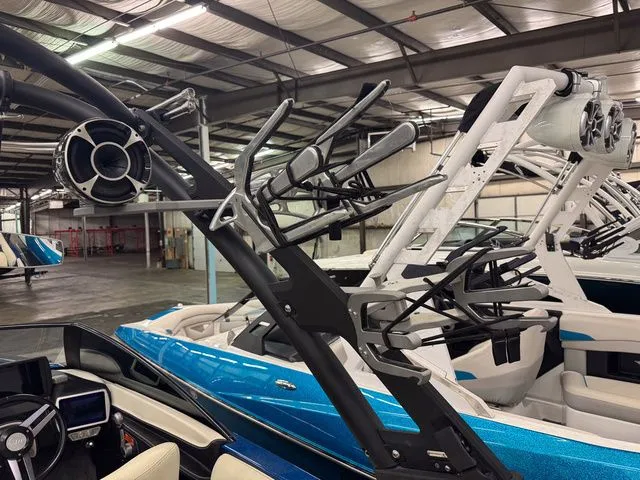 Slide: The Image of Malibu Wakesetter 23 LSV 2015 - 13