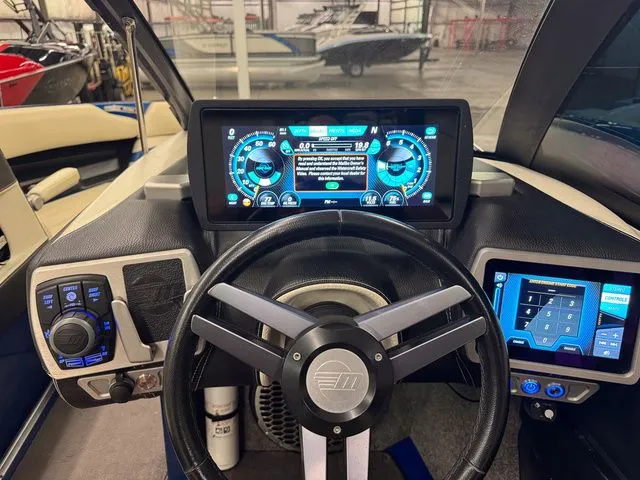 Slide: The Image of Malibu Wakesetter 23 LSV 2015 - 6