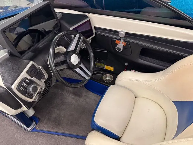 Slide: The Image of Malibu Wakesetter 23 LSV 2015 - 9